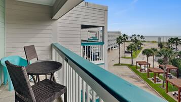 Condo (1 Bedroom) | Front of property