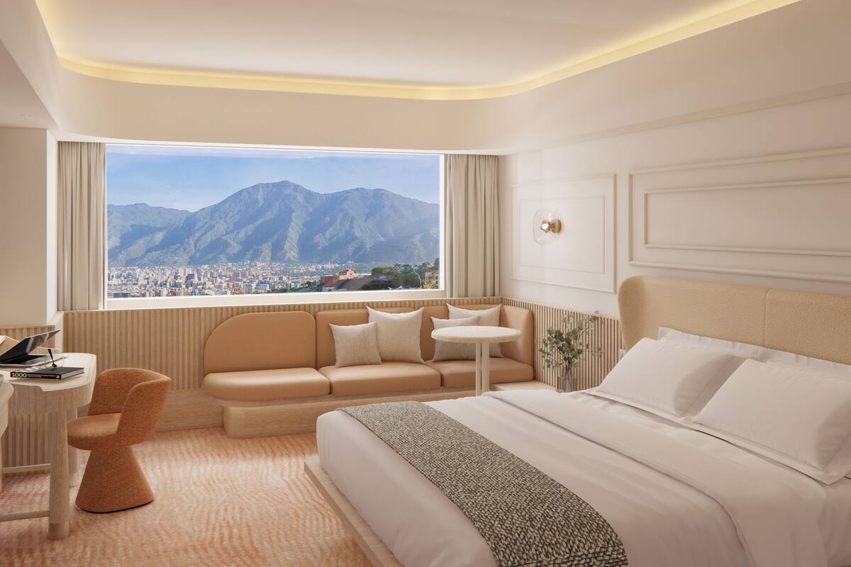 Svit Deluxe - utsikt mot staden | Skrivbord, arbetsyta för laptop, strykjärn/strykbräda och gratis wi-fi