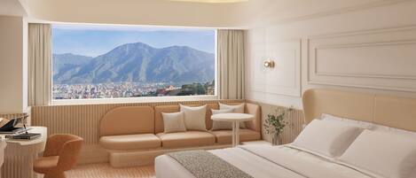 Deluxe suite, uitzicht op bergen | Een bureau, een laptopwerkplek, geluiddichte muren