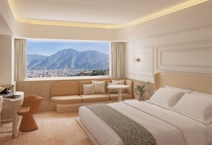 Svit Deluxe - utsikt mot staden | Skrivbord, arbetsyta för laptop, strykjärn/strykbräda och gratis wi-fi