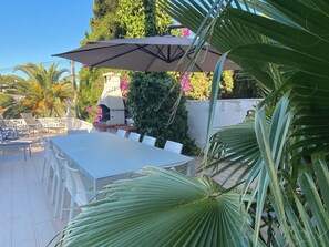 Outdoor dining - Villa Palma with magnificent unobstructed view of the mountain (VC)