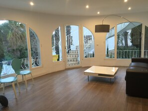 Interior - Villa Palma with magnificent unobstructed view of the mountain (VC)