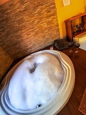 Chalet romántico, lanai, vista a la montaña | Baño