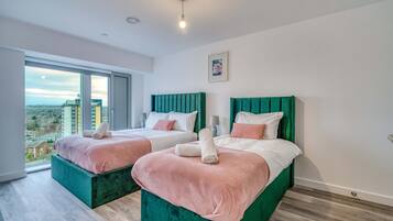 Iron/ironing board, WiFi, bed sheets, wheelchair access