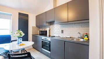 Fridge, microwave, oven, stovetop