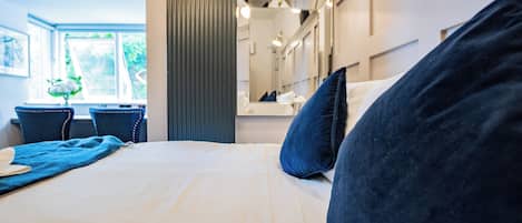 1 bedroom, iron/ironing board, internet, bed sheets