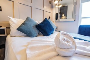 1 bedroom, iron/ironing board, internet, bed sheets - Superb Studio with Marina Views (Howth)