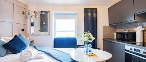 1 bedroom, iron/ironing board, internet, bed sheets