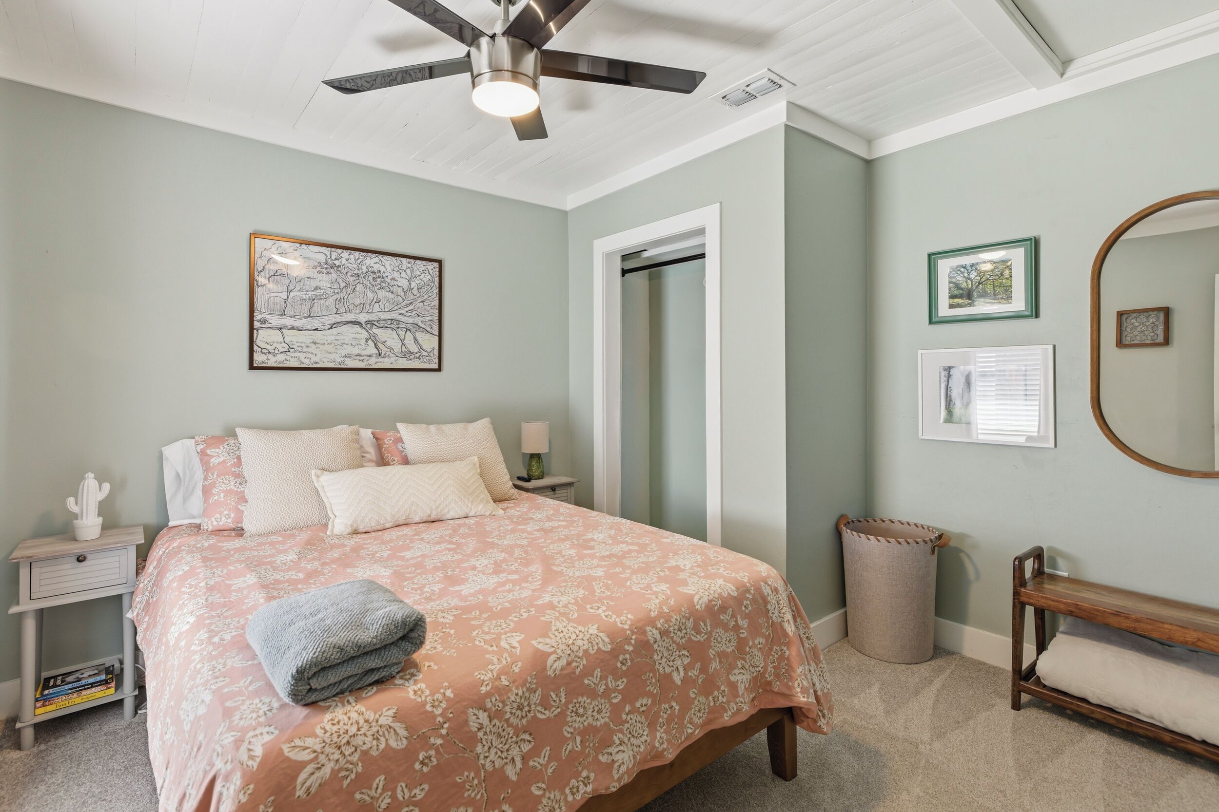 熨斗/熨衣板、免费 WiFi、床单