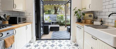 Microwave, oven, stovetop, dishwasher