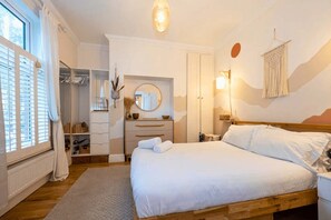 1 bedroom, iron/ironing board, Internet, bed sheets - 1BDR House | Free Parking | Private Outdoor Space (Manchester)