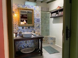 Shower, hair dryer, towels, soap - Finca vacation home La Orotava pool + garden + fruit and chickens (La Orotava)