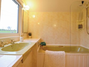 Shower - Bryn Y Garreg Cottage - The Wireless Free Farm (Welshpool)