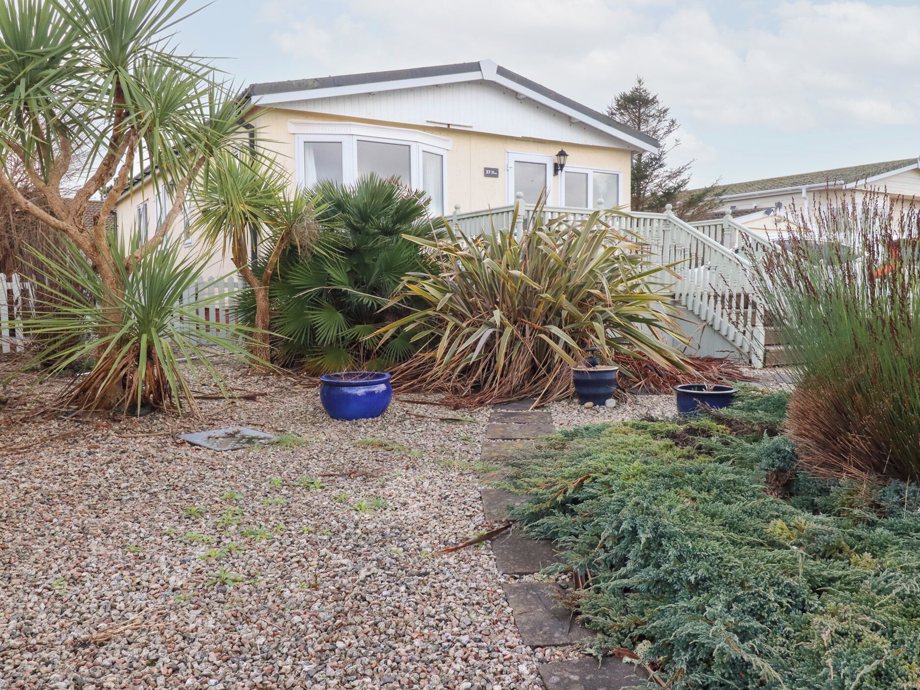 المنطقة المحيطة بالمنشأة