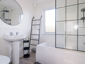 Shower - Ms Merryn 37 St. Cadocs (Padstow)