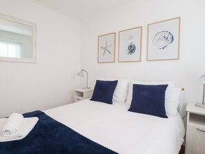 4 bedrooms, individually decorated, individually furnished, free WiFi - Ms Merryn 37 St. Cadocs (Padstow)