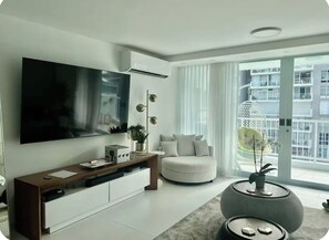 TV - Villa Amore, Stunning 1-bedroom apartment in delightful Isla Verde Carolina (Carolina)