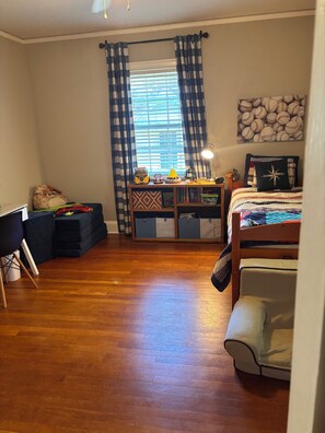 Bügeleisen/Bügelbrett, WLAN, Bettwäsche