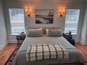 Tabla de planchar con plancha, wifi y ropa de cama 