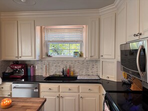 Microwave, oven, stovetop, dishwasher - Prime Furniture Market Retreat- 4BR/3BA LESS than 1 mile from Furniture Market! (High Point)