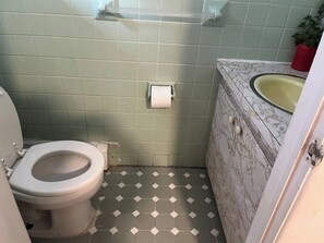 Pyyhkeet, saippua, vessapaperi