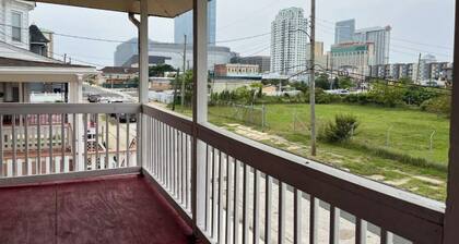 “The Retreat” with two balconies free parking