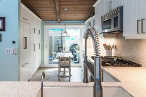 Private kitchen - Ocean Oasis~Seabluffe Gated Condos, Encinitas CA (Encinitas)