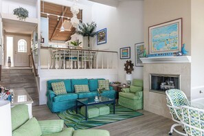Living area - Ocean Oasis~Seabluffe Gated Condos, Encinitas CA (Encinitas)