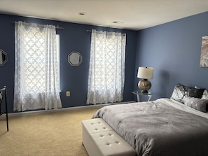 4 bedrooms, desk, iron/ironing board, free WiFi