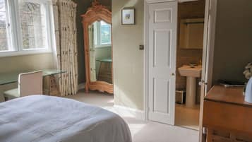 Standard Double Room, River View | Free WiFi