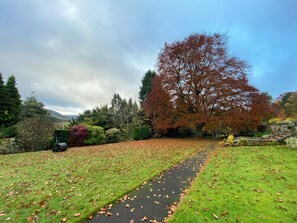 Property grounds - Windlestraw Guesthouse (Walkerburn)