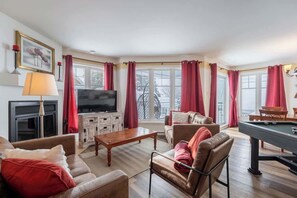 Télévision, cheminée