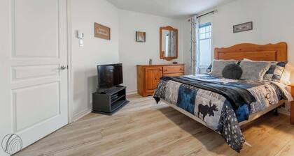 Condo Lac Archambault | Fireplace | beach access