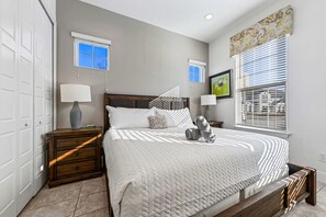 Tabla de planchar con plancha, wifi y ropa de cama 