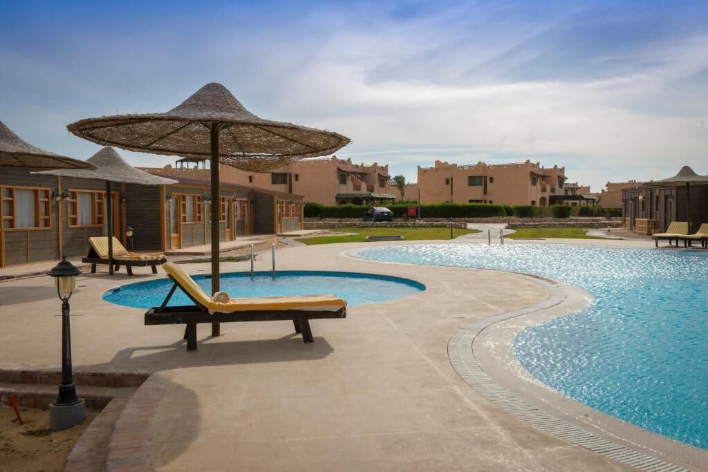 3 piscinas externas