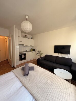 1 bedroom, in-room safe, iron/ironing board, free WiFi