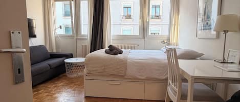 1 bedroom, in-room safe, iron/ironing board, free WiFi