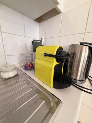 Kaffee und/oder Kaffeemaschine