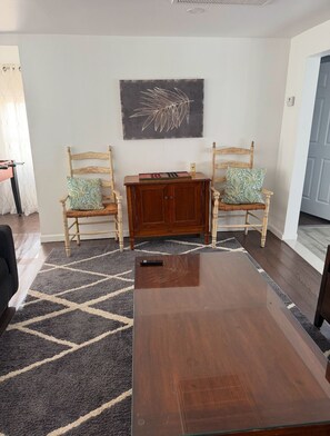 Interior - Perfect 4-bedroom house with AC in peaceful Hampton Bays (Hampton Bays)