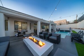 Terrace/patio - Havasu Hideaway: Modern Lux, Pool+Spa, Near Marina (Lake Havasu City)