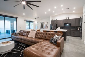 TV, stereo - Havasu Hideaway: Modern Lux, Pool+Spa, Near Marina (Lake Havasu City)