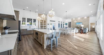 Large Lux Home,private Pool,spa,backyard, 6 Bdrms, Beach,wharf, OWA 15 Mins Away