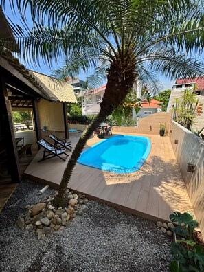 Pool - House 250 meters from Palmas beach with swimming pool. (Governador Celso Ramos)