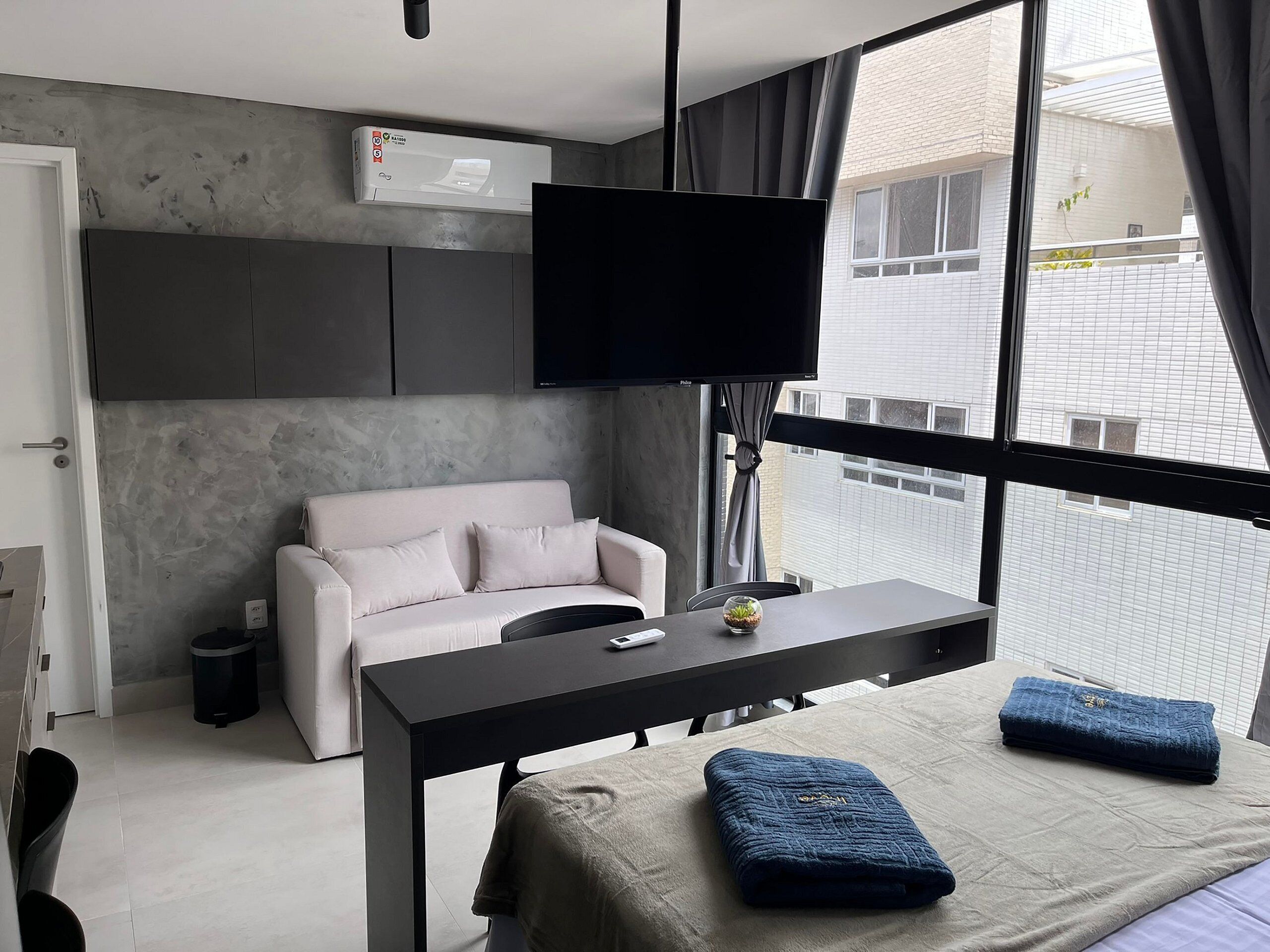 Fer et planche à repasser, accès Internet, draps fournis