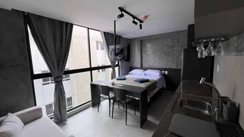 Iron/ironing board, internet, bed sheets
