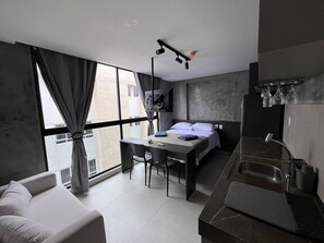 Iron/ironing board, internet, bed sheets