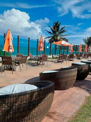 Outdoor dining - Flat Premium Sea View - Tabatinga Beach (Conde)