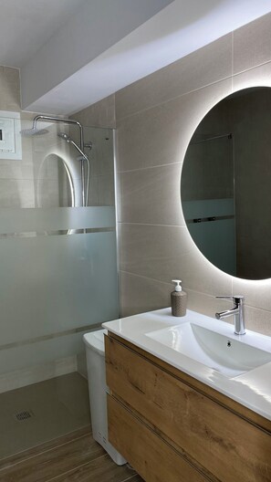 Hair dryer, towels, soap, toilet paper - Rural House Solpor (Vigo)