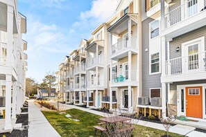 Exterior - Lighthouse Bay Luxury Townhome | Arcade Loft (Ocean City)
