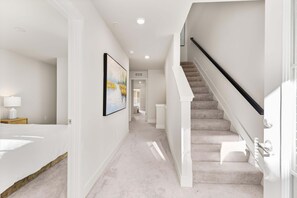 3 bedrooms, WiFi, bed sheets - Lighthouse Bay Luxury Townhome | Arcade Loft (Ocean City)
